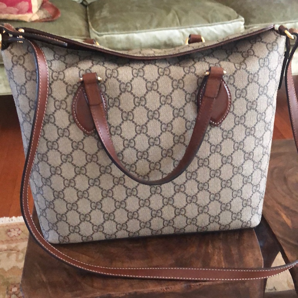 Gucci crossbody bag.